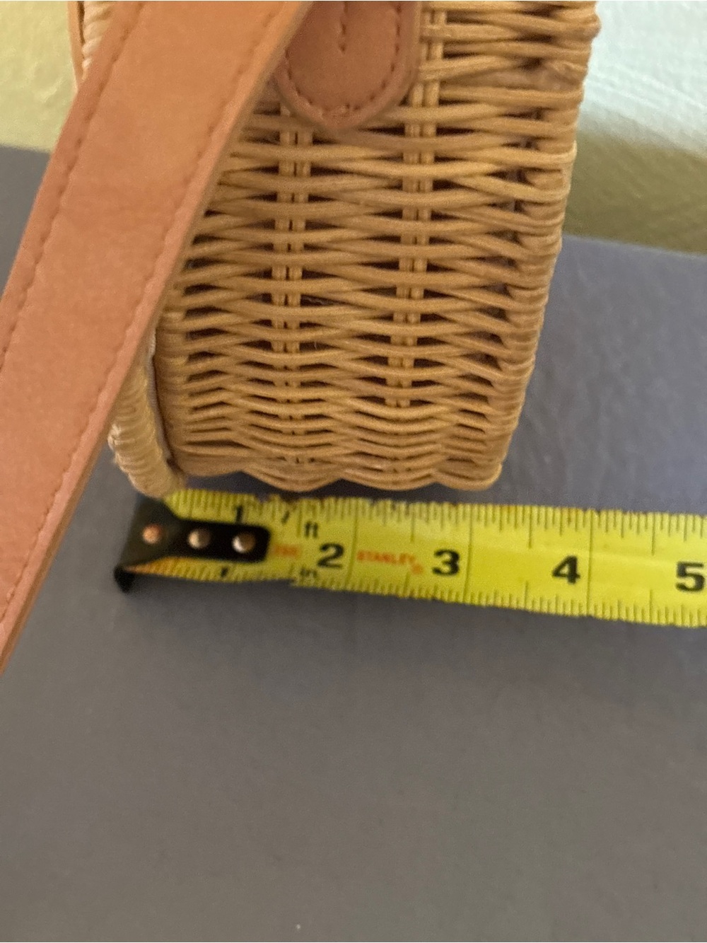 Universal Thread Round Woven Crossbody in Blush and Tan Leather - Picture 6 of 7